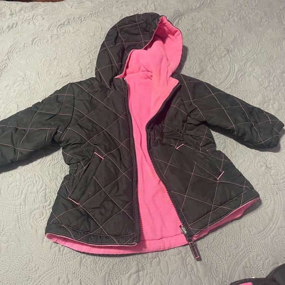 Donated to warming center 5 in 1 jacket for toddle w mittens - Picture 5 of 7